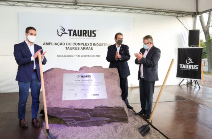 EDUARDO LEITE LANçA PEDRA FUNDAMENTAL DE AMPLIAçãO DA TAURUS