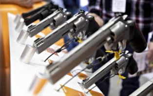 TAURUS: FACILIDADE NA COMPRA DE ARMAS FAZ VENDAS DISPARAREM